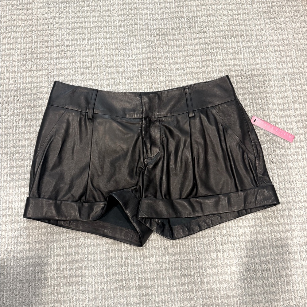 NWT Alice & Olivia - Black 100% Lamb Leather Pleated Mid-Rise Shorts size 6